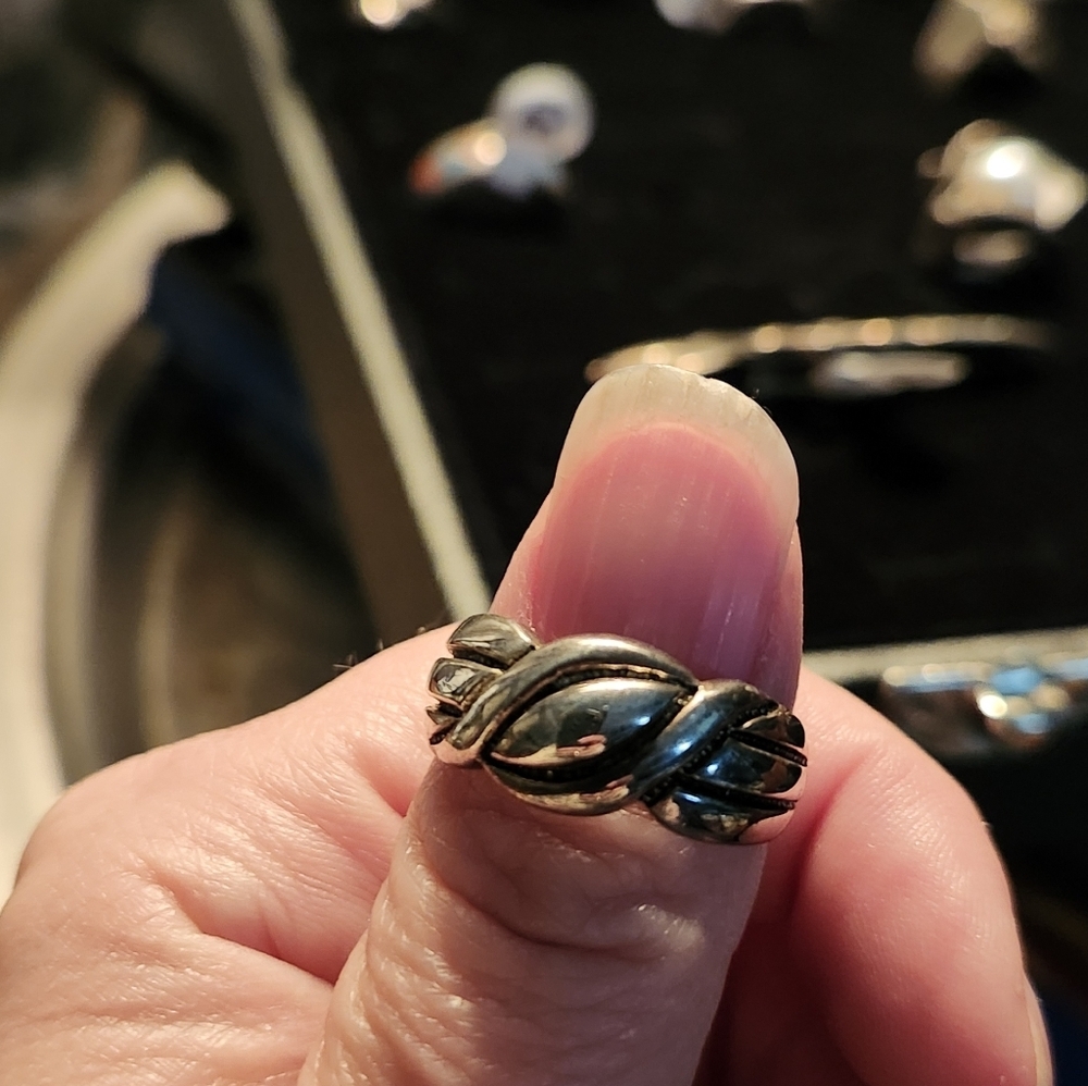 Stylish Sterling Silver Knot Ring Size 8.5